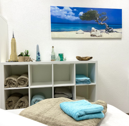 Behandlungsraum — Praxis Med. Massage Hug